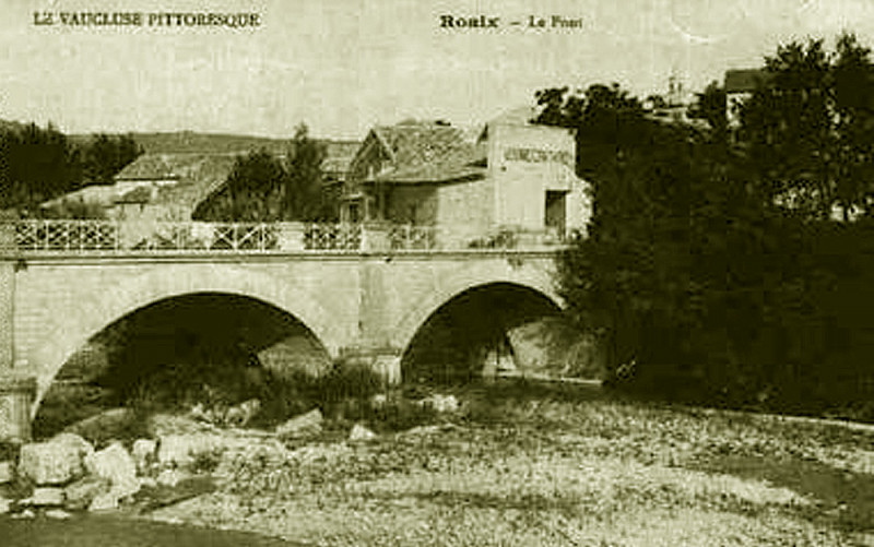 Carte postale ancienne Roaix l'ancien pont détruit le 22 septembre 1992