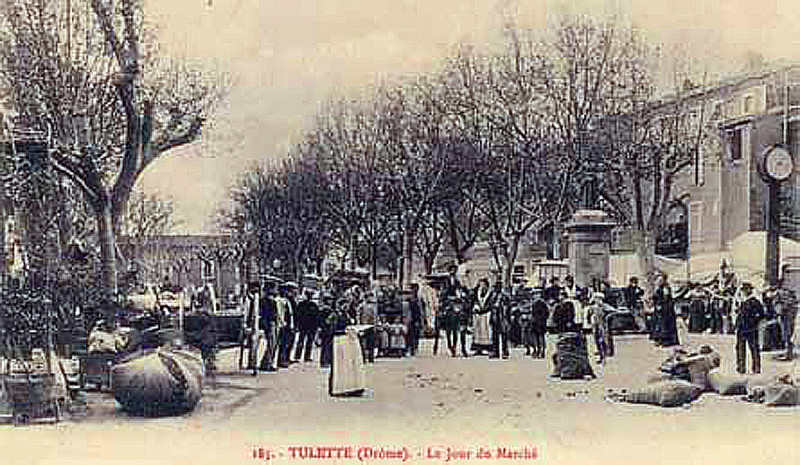 Carte postale ancienne Tulette jour de marché