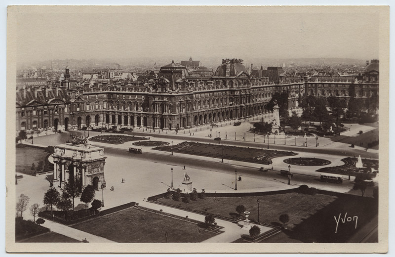 Carte postale ancienne Paris - en Flanant- Perspective sur la Place du Carrousel 