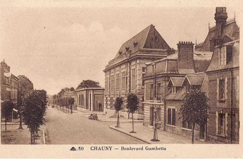 Carte postale ancienne Cap 10 pour Lacour - Chauny - Boulevard Gambetta