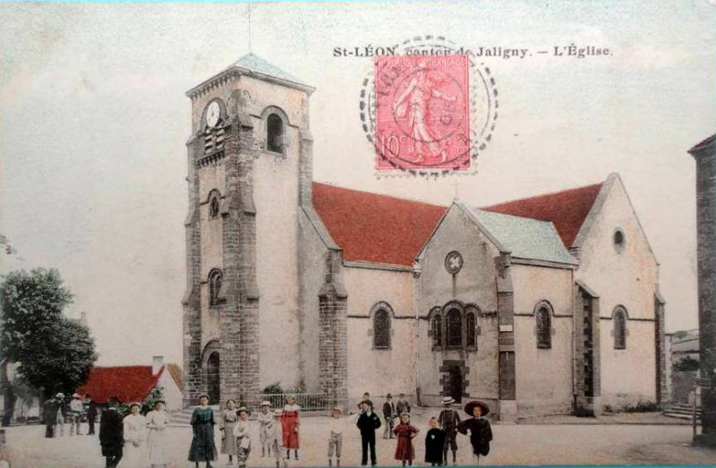 Carte postale ancienne Saint-Léon (Allier) - église 1