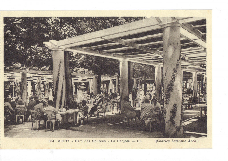 Carte postale ancienne Vichy la pergola