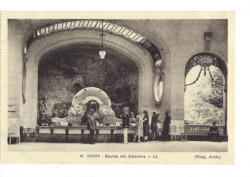 Carte postale ancienne Vichy source des Célestins