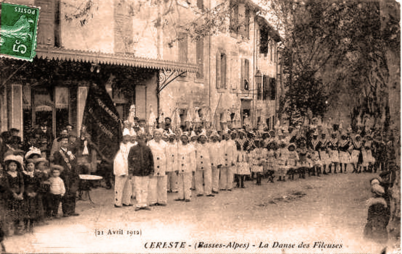 Carte postale ancienne Céreste la danse des fileuses 1912
