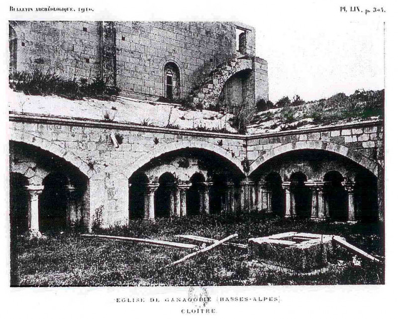 Carte postale ancienne Ganagobie cloitre roman