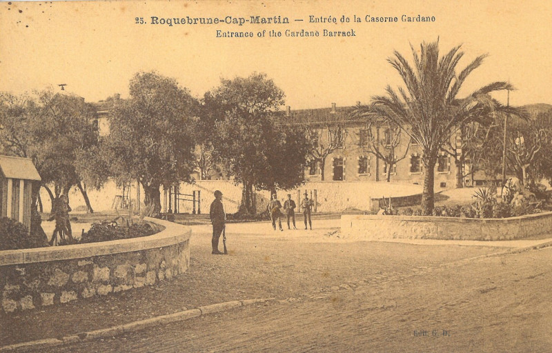Carte postale ancienne Roquebrune Cap Martin - Caserne