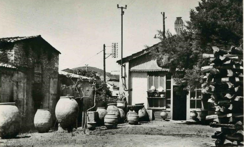 Carte postale ancienne Vallauris fabrique de poteries