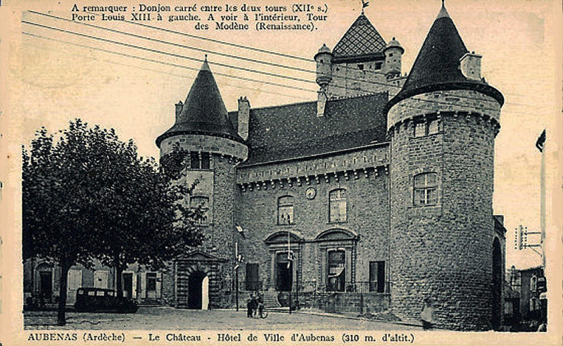Carte postale ancienne Aubenas Hôtel de ville