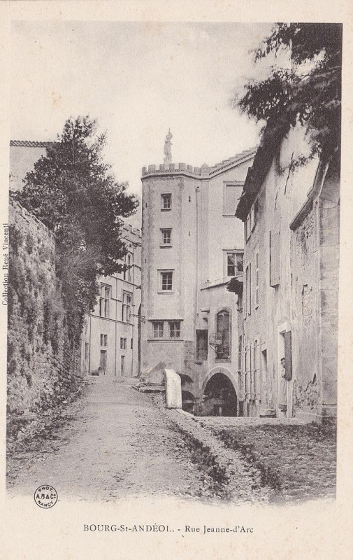 Carte postale ancienne Bourg-Saint-Andéol - Rue Jeanne-d'Arc (CP Vincenti)