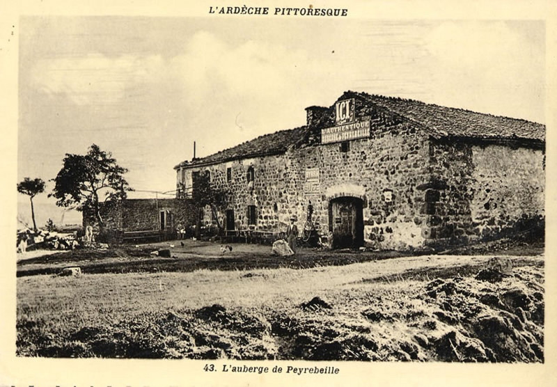 Carte postale ancienne L'auberge rouge de Peyrebeille