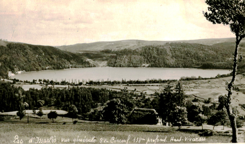 Carte postale ancienne Lac d'Issarles en 1930 au Lac-d'Issarlès
