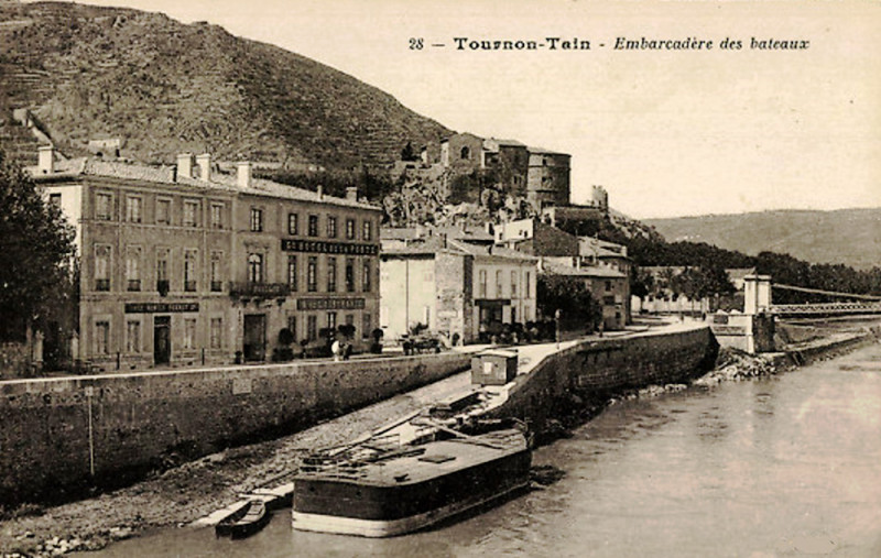 Carte postale ancienne Tournon Embarcadere des bateaux