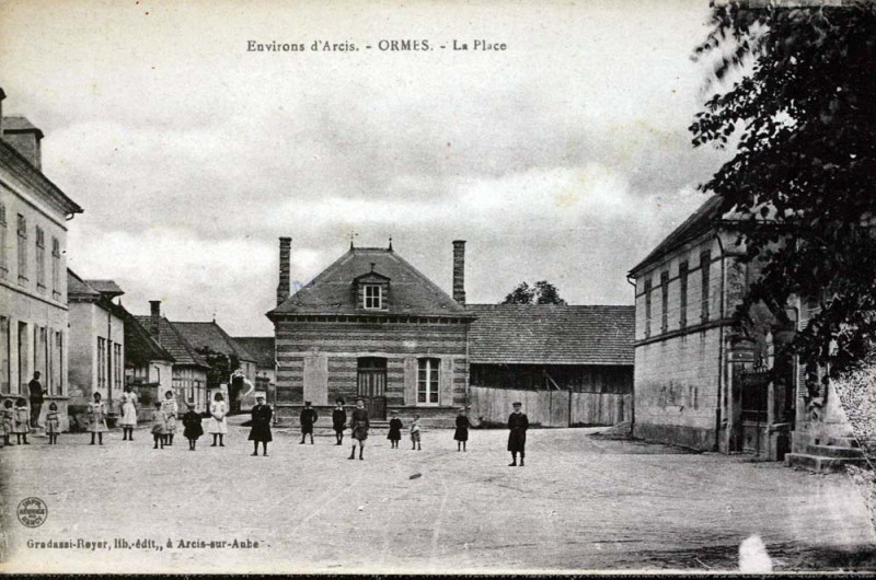 Carte postale ancienne Ormes101