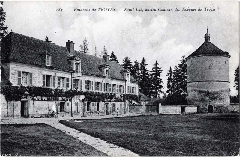 Carte postale ancienne Saint Lyé chateau eveques 3102