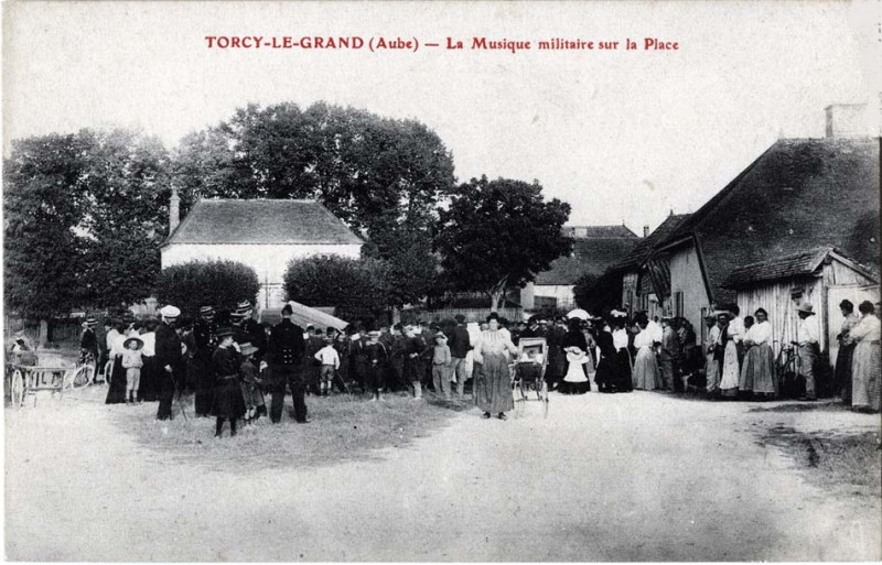 Carte postale ancienne Torcy-le-Grand marie place