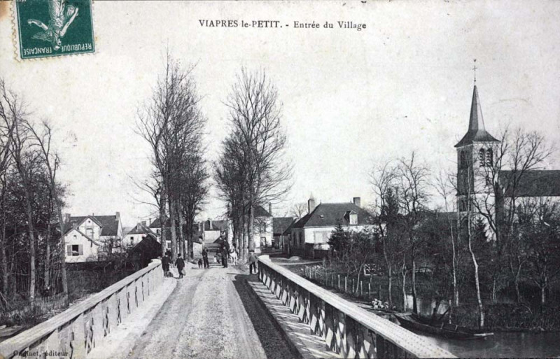 Carte postale ancienne Viâpres-le-Petit église