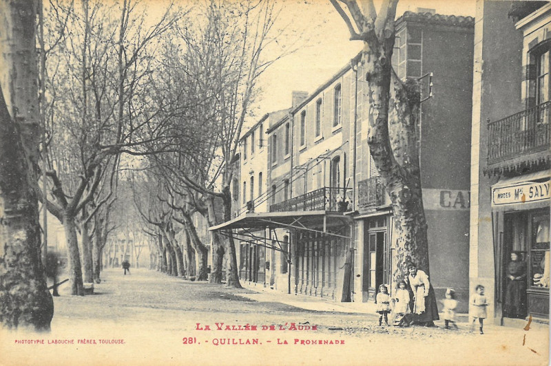 Carte postale ancienne Quillan - Promenade