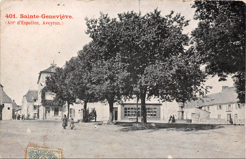 Carte postale ancienne Sainte-Geneviève-sur-Argence - Bourg 1