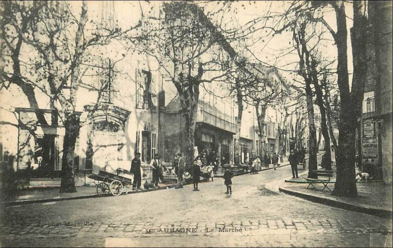 Carte postale ancienne Aubagne le marché