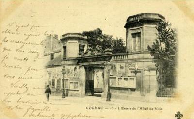 Carte postale ancienne 16-Cognac-Entrée de l'Hôtel de ville-1903