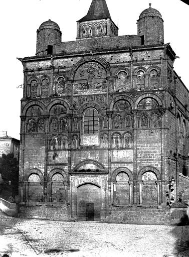 Carte postale ancienne St pierre angoulème XIXe