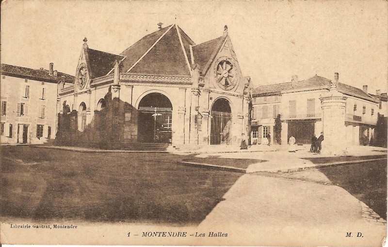 Carte postale ancienne Montendre - Les Halles