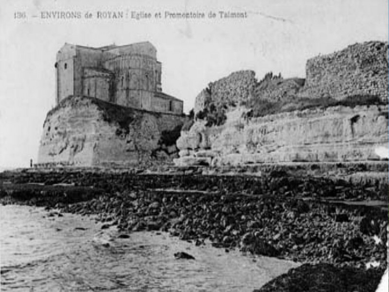 Carte postale ancienne Eglise et Promontoire de Talmont à Talmont-sur-Gironde