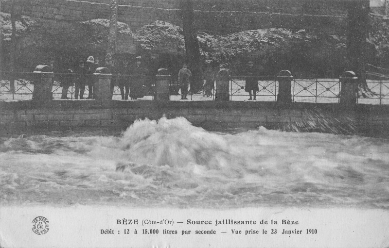 Carte postale ancienne Beze source jaillissante de la beze 23jan1910