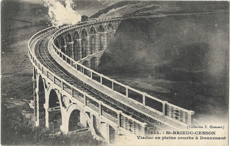 Carte postale ancienne Viaduc en courbe de Douvenant - Saint-Brieuc-Cesson