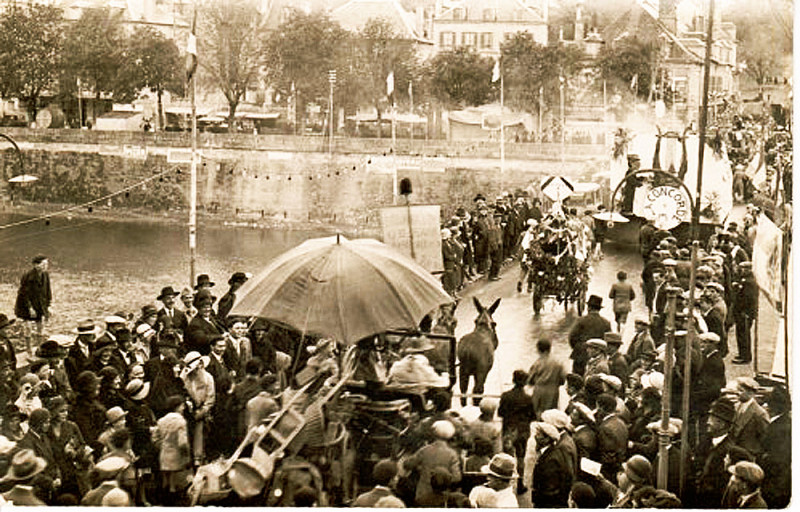 Carte postale ancienne Fête du vin à Terrasson 1931