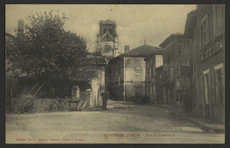 Carte postale ancienne Montélier (Drôme) - Rue du commerce  à Montélier