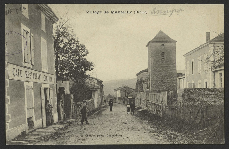 Carte postale ancienne Village de Mantaille (Drôme) 