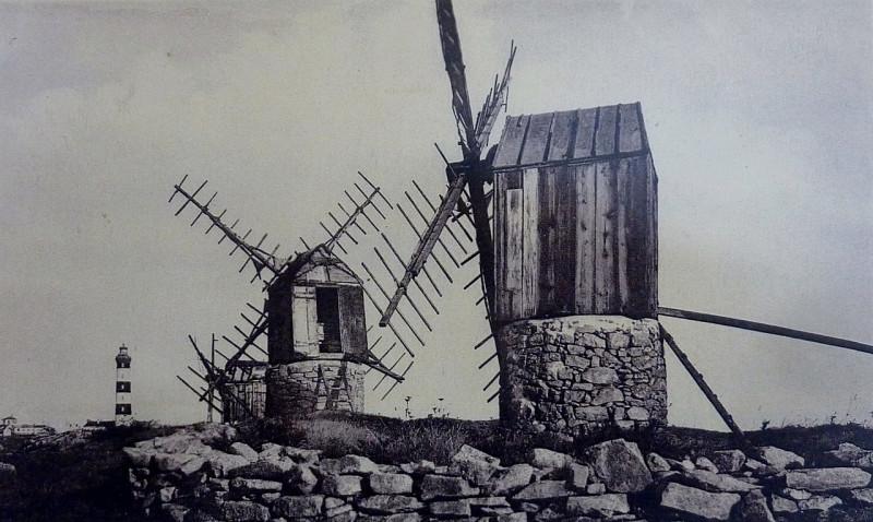 Carte postale ancienne 404 Ouessant moulins à Ouessant