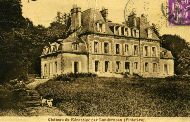 Carte postale ancienne Chateau Kerezelec à Tréflévénez