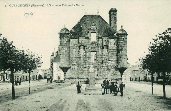 Carte postale ancienne Guerlesquin 01 Le présidial à Guerlesquin