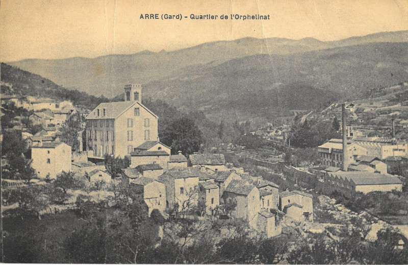 Carte postale ancienne Arre - Quartier orphelinat