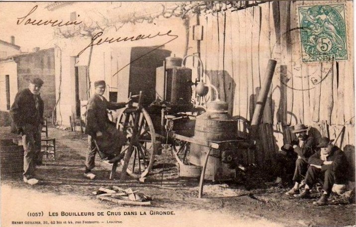 Carte postale ancienne Gironde - Les bouilleurs de crus