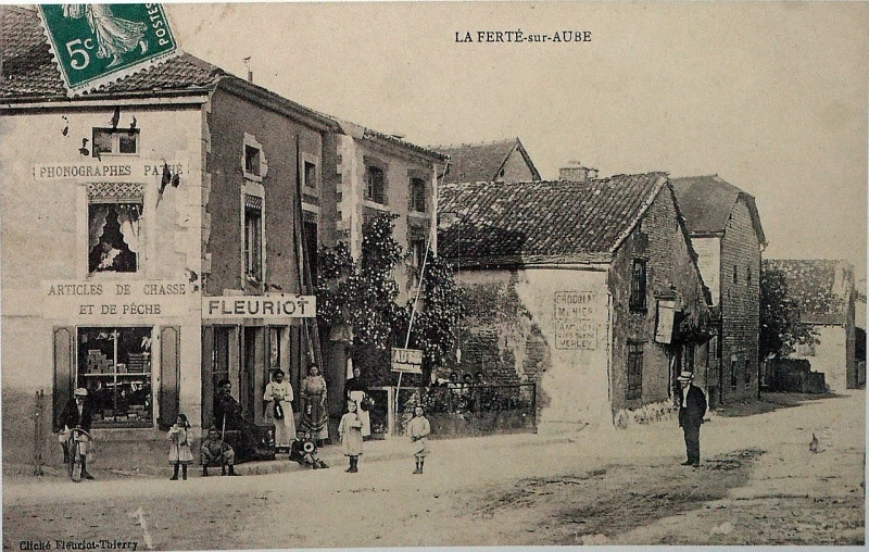 Carte postale ancienne La ferté sur aube 74181