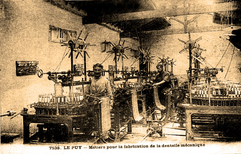 Carte postale ancienne Atelier de dentelles mécaniques