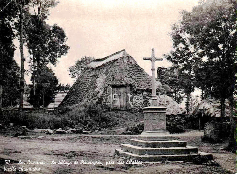 Carte postale ancienne Chaumière de Moudeyres près des Estables
