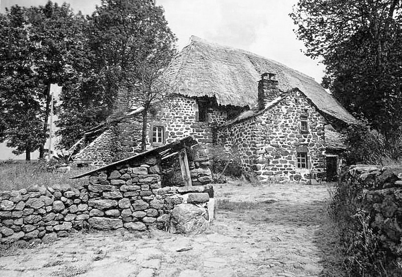 Carte postale ancienne Chaumière des frères Perrel à Moudeyres