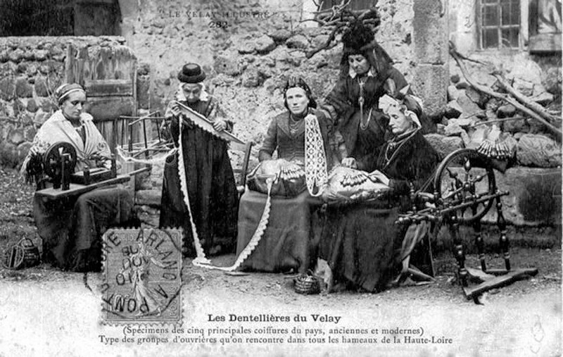 Carte postale ancienne Dentelles du Puy-en-Velay