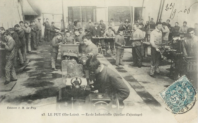 Carte postale ancienne Le Puy, école d'industrie