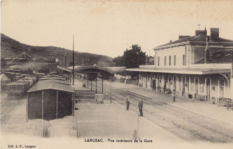 Carte postale ancienne Lp - Langeac - Vue intérieure de la Gare