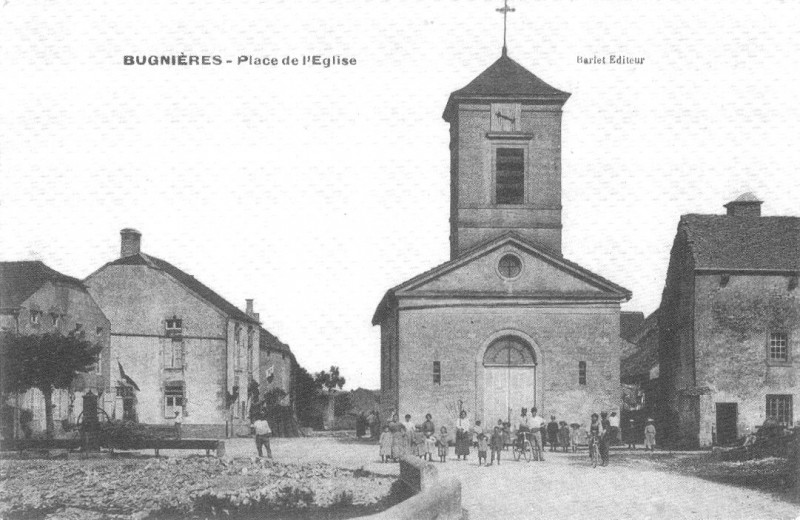 Carte postale ancienne Cp Bugnières Place de l'Eglise