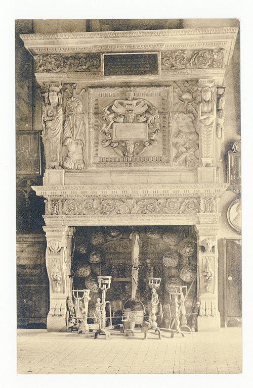 Carte postale ancienne Cheminée de l'ancien Auditoire de Joinville, Hte-Marne (XVIIe siècle). Sous le manteau de cette chem P-Fg-Cp-01180