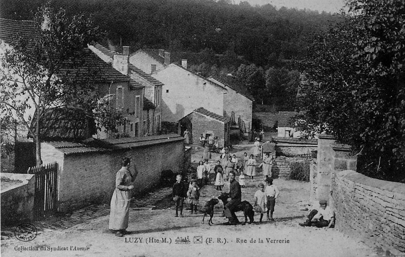 Carte postale ancienne Luzy 74267