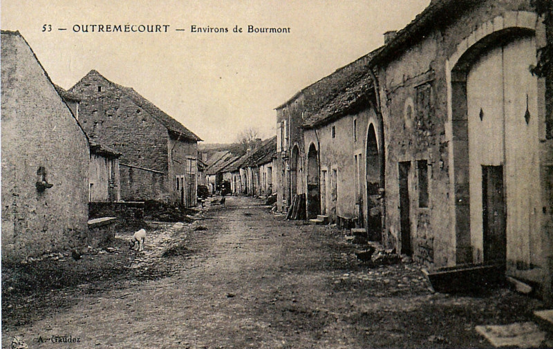 Carte postale ancienne Outremecourt 74037