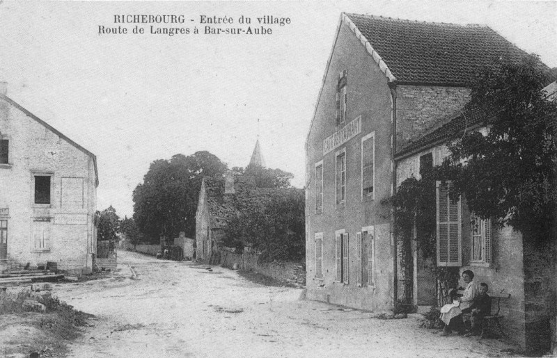 Carte postale ancienne Cp Richebourg Entrée du village