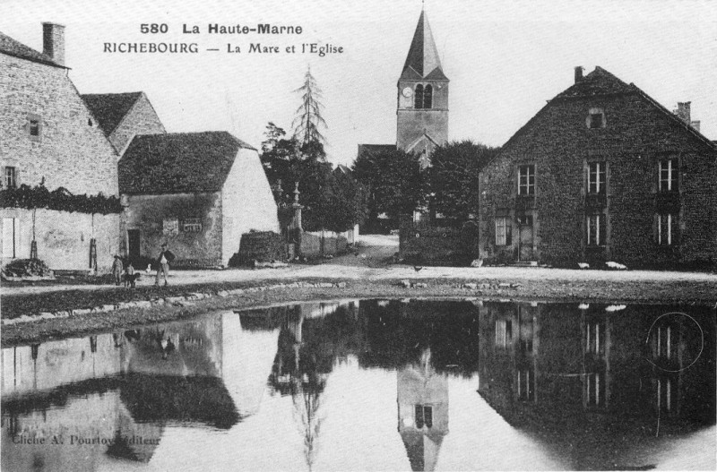 Carte postale ancienne Cp Richebourg La Mare et l'Eglise